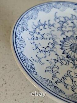 Bol en porcelaine bleue et blanche chinoise du début du 20ème siècle, de la dynastie Qing tardive, sur pied haut, 8×4