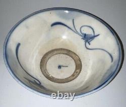 Bol en porcelaine chinoise ancienne de style Ming bleu et blanc, 8.5