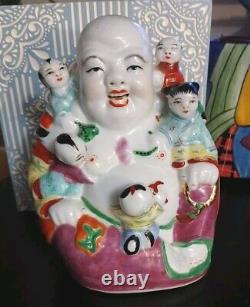 Bouddha rieur vintage en porcelaine chinoise Famille Rose avec 5 enfants