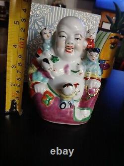 Bouddha rieur vintage en porcelaine chinoise Famille Rose avec 5 enfants