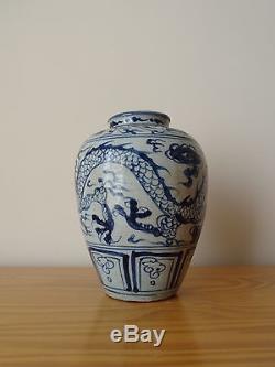 C. 16ème Chinois Antique Ming Bleu Et Blanc Porcelaine Dragon Pot Vase Tian