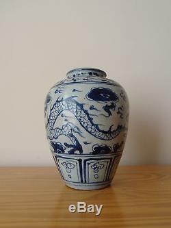 C. 16ème Chinois Antique Ming Bleu Et Blanc Porcelaine Dragon Pot Vase Tian