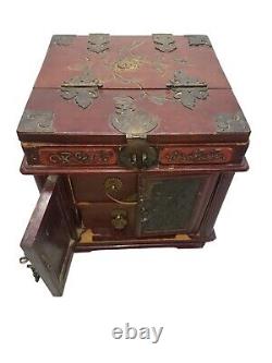 Cabinet à bijoux en bois et laiton asiatique chinois antique