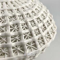 Chinese Blanc De Chine Lanterne À Sec Vase Reticulée Porcelaine Basket Design