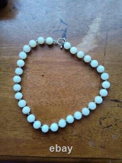 Collier en jadeite blanc antique semi-transparent magnifique