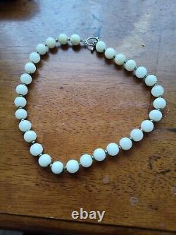 Collier en jadeite blanc antique semi-transparent magnifique