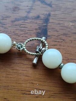 Collier en jadeite blanc antique semi-transparent magnifique