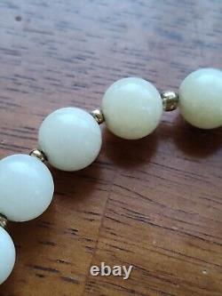 Collier en jadeite blanc antique semi-transparent magnifique