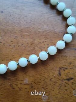 Collier en jadeite blanc antique semi-transparent magnifique