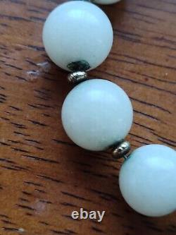 Collier en jadeite blanc antique semi-transparent magnifique