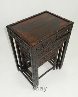 Ensemble De Tables De Rosiers Sculptés Chinois Antiques