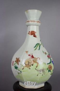 Epoque Xviiie Yongzheng Chinois Doré Vase Octogonal Famille-rose