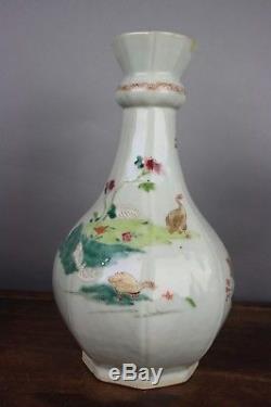 Epoque Xviiie Yongzheng Chinois Doré Vase Octogonal Famille-rose