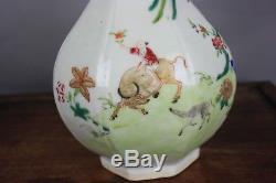 Epoque Xviiie Yongzheng Chinois Doré Vase Octogonal Famille-rose