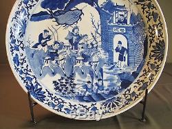 Exquise Grande Plaque En Porcelaine Bleue Et Blanche De Chine Fin De La République Des Qing 17