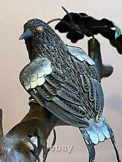Filigrane en argent et oiseau émaillé chinois exporté sur base en bois, début du 20e siècle.