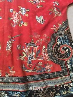 Fond Rouge Chinois Antique Ladys Robe Et Jupe Brodées