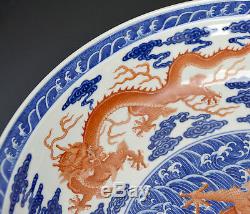Grand Dragon De Corail Chinois En Plaque De Chargeur De Porcelaine Vague Bleue Et Blanche