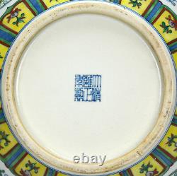 Grand Sceau Chinois Marqué Doucai Floral Vase De Porcelaine Globulaire