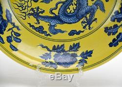 Grand Style Ming Chinois Fond Jaune Dragon Bleu Porcelaine Plaque Marqué