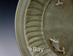 Grande Porcelaine Antique Ming Longquan Celadon Glaze Moulé Plaque De Porcelaine De Poisson