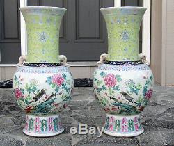 Grands Vases En Porcelaine De Chine, Famille Rose
