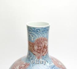 Important Vase En Porcelaine De Kylin En Émail Rouge Émaillé Bleu Et Blanc, Chine