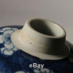 Kangxi Période Antique Dynastie Chinoise Des Qing B / W Nervuré Ovoïde Pot En Porcelaine
