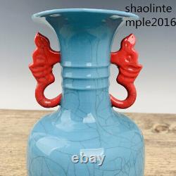 Les antiquités chinoises de la dynastie Zhou : vase en porcelaine à deux couleurs, fabriqué à la main dans un four à bois.