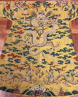Magnifique Robe De Dragon Jaune En Soie Chinoise Antique Kesi. Les Détails Sont Extrêmement Bien