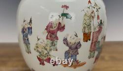 Museum Quality Chinois Qing Daoguang Famille Rose Boys Jouant Vase En Porcelaine