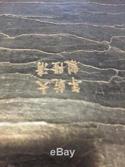 Navire Antique Cinabre Rouge Chinois Finement Sculpté Avec Base En Bois Signature