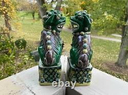 Paire Antique Chinese Famille Verte Porcelain Foo Dogs Lions 19th Century
