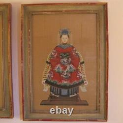 Paire Antique Portraits D'ancêtres Chinois Peints À La Main Sur La Soie