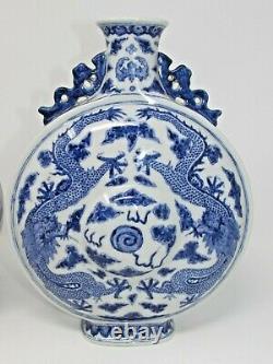 Paire De Antique Grand Bleu Chinois Et Blanc Porcelaine Dragon Moonflask Qianlong