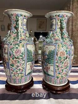 Paire De Beaux Miroirs D'anciennes Vases De Rose De La Famille Chinoise Avec Vases En Bois De Rose