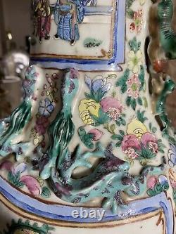 Paire De Beaux Miroirs D'anciennes Vases De Rose De La Famille Chinoise Avec Vases En Bois De Rose