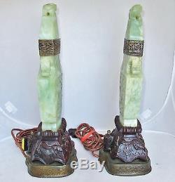 Paire De Chinois Antique Carved Archaic Style Serpentine Verte Et Bois Urne Lampes