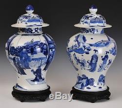 Paire De Grands Et Rares Pots Chinois À Temple Bleu Et Blanc De Style Qing Kangxi De Chine