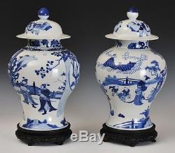 Paire De Grands Et Rares Pots Chinois À Temple Bleu Et Blanc De Style Qing Kangxi De Chine