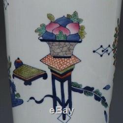 Paire De Vases Guanyin En Porcelaine De Famille Rose, Chine, Bleu Et Blanc