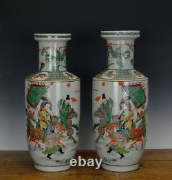 Paire Fine De Chinois Qing Kangxi Mk Famille Verte Figure Vase De Porcelaine De Rouleau