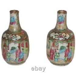 Paire de vases bouteille en porcelaine chinoise ancienne