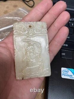 Pendentif en jade sculpté chinois antique de la dynastie Qing