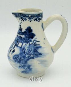 Période Qianlong (18ème Cen) Cruche Chinoise De Crème De Porcelaine Bleue Et Blanche Antique