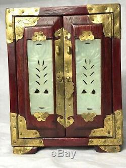 Petit Antique Dynastie Qing Chinoise Boîte À Bijoux Cabinet Jade Panneaux En Laiton Bound