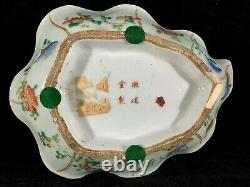 Plaque Chinoise Antique De Famille De Porcelaine De Dynastie De Qing Avec La Marque