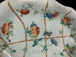 Plaque Chinoise Antique De Famille De Porcelaine De Dynastie De Qing Avec La Marque