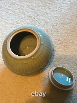 Pot couvert en porcelaine céladon antique chinoise de la fin de la dynastie Qing - 7-1/2H
