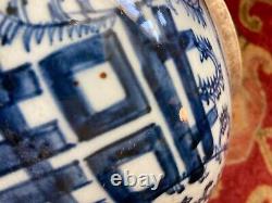 Pot en céramique chinoise avec un cachet en cire rouge sur le fond, antique